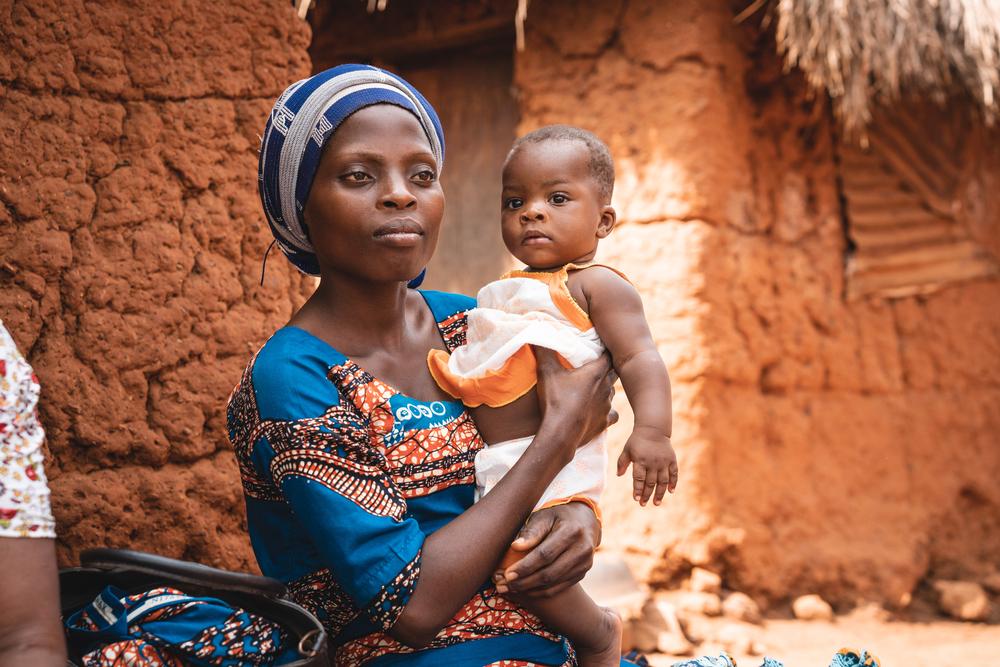 Sophie est une membre volontaire communautaire (CVM) très engagée du village de Gnamamè. Elle s'est rendue à Kuivonhoué, dans un autre village, pour suivre l'expérience de ses amis CVM. © Yves-Constant Tamomo