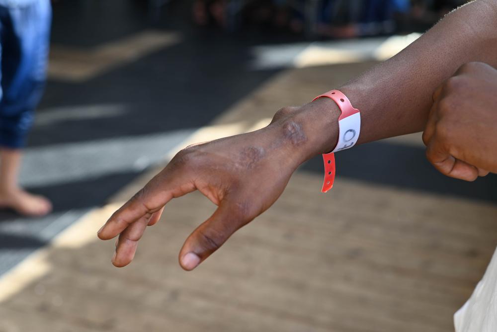 Amadou [nom modifié], 20 ans, a commencé son voyage à l'âge de 14 ans en Guinée Conakry. "Je n'avais pas peur de mourir en mer. J'étais déjà mort en Libye." © MSF/Candida Lobes