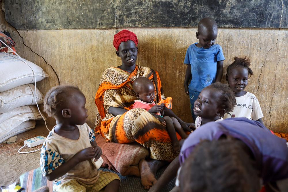 Témoignage de Wad Madani "Je m'appelle Bagad Alshaak, et le 15 mai, je jouais dehors sur un espace ouvert à Khartoum, j'ai jeté un objet avec une pierre, qui a explosé et m'a blessé".© Fais Abubakr