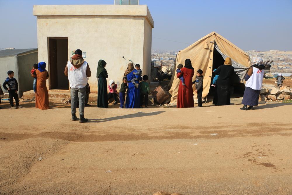 Clinique mobile dans le camp d'Al-Fuqara, dans la région d'Al-Dana.  13 février 2023 © Abdul Majeed Al Qareh ©.