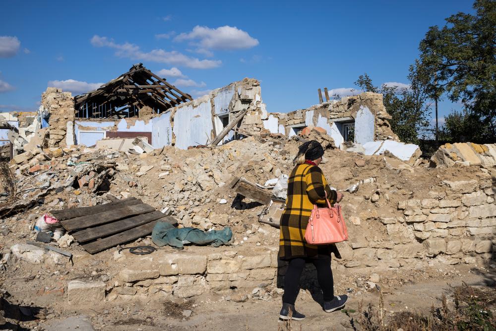 Rita Dmitrenko, 61 ans. Originaire de Kobzartsi, province de Mykolaiv. Dans cette ancienne ville de la ligne de front, MSF a soutenu le seul poste de santé pendant des semaines. © Nuria Lopez Torres