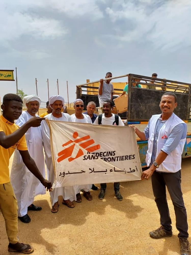 Le Dr Mohammad Bashir travaille avec MSF depuis plusieurs années. Il supervise les activités médicales dans les hôpitaux Umdawnban et Alban Aljadeed dans l'État de Khartoum qui ont été soutenus par MSF depuis juillet-août 2023. © MSF