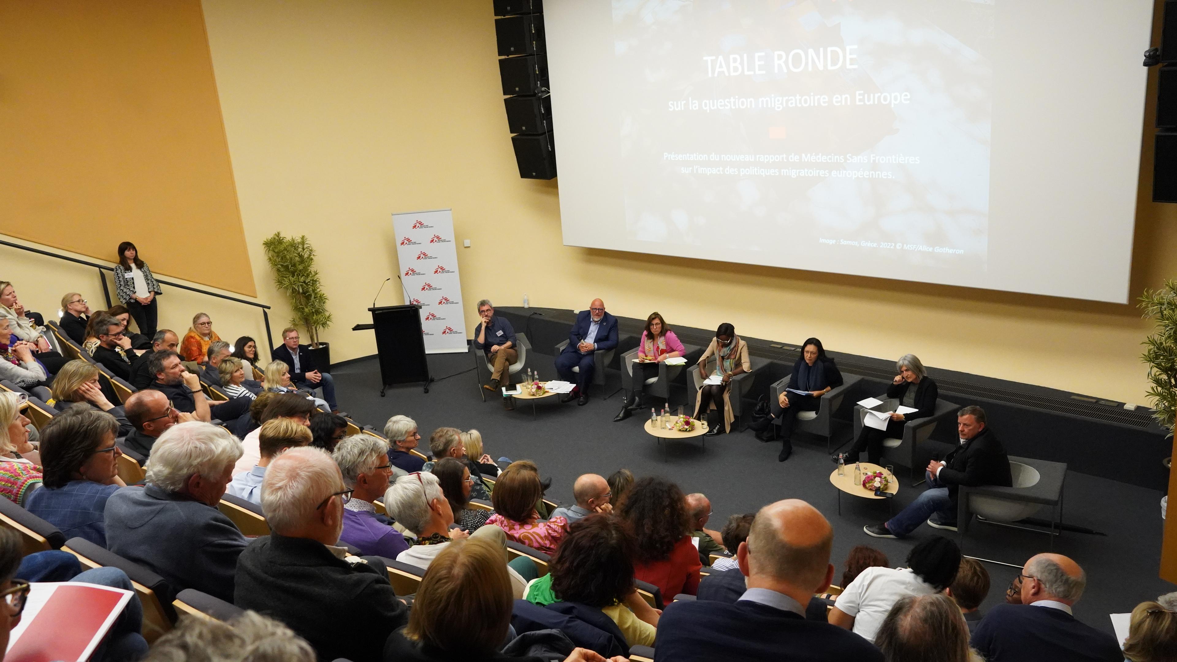 Table ronde organisée par MSF Luxembourg en présence des représentants des partis politiques luxembourgeois au Parlement européen au Cercle Cité de Luxembourg. © MSF