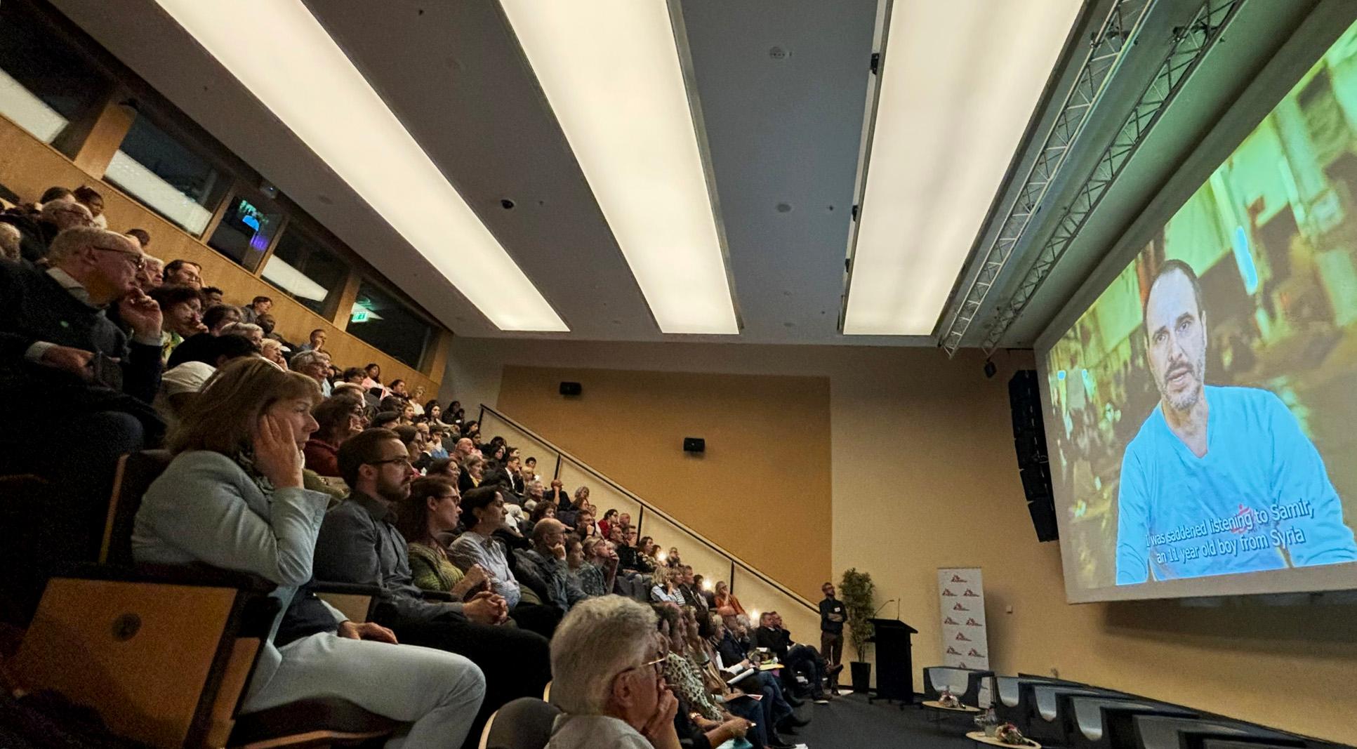 Les participants à la table ronde ont pu également entendre le message du Dr. Christos Christou, Président international de MSF, aux dirigeants de l'UE sur la question migratoire © MSF