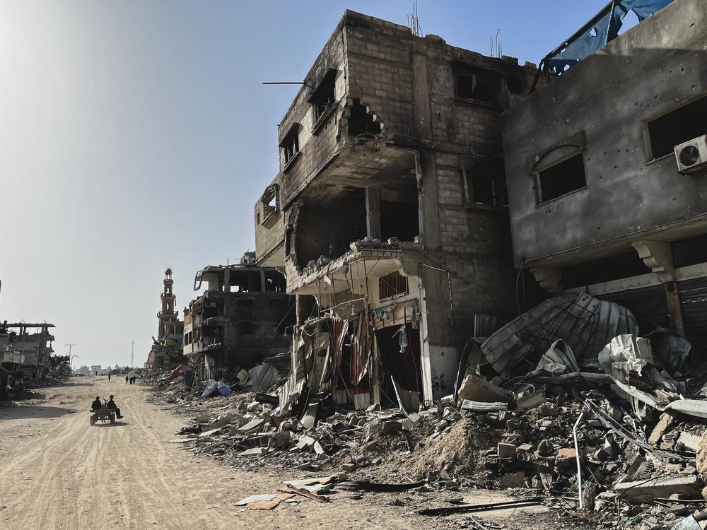 Palestine, Khan Younis, sud de Gaza, 22 avril 2024. Route principale d'accès à Khan Younis. La zone a été complètement détruite en raison des bombardements et des tirs d'artillerie intenses des forces israéliennes. © Ben Milpas/MSF