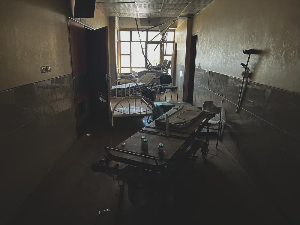Palestine, Khan Younis, sud de Gaza, 23 avril 2024. Photographie prise à l'intérieur de l'hôpital Nasser, après que ce dernier a été assiégé par les forces israéliennes. Fin janvier, l'hôpital a été encerclé par les forces israéliennes après avoir envoyé des ordres d'évacuation concernant toute la zone. L'hôpital a été au centre de combats intenses pendant plusieurs semaines. © Ben Milpas/MSF