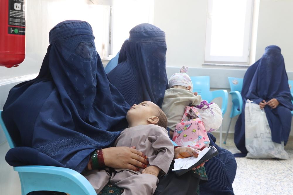 Mazar-i-Sharif : La vigilance sans faille d’une jeune maman