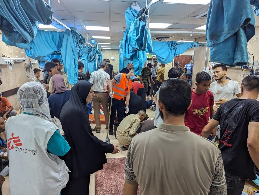Les équipes de MSF, ainsi que le personnel médical de l'hôpital Al-Aqsa, ont soigné des centaines de patients gravement blessés, dont beaucoup de femmes et d'enfants. 8 juin, 2024 © Karin Huster/MSF