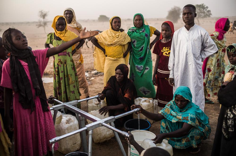 Déjà problématique dans la région, le manque d'eau potable a été aggravé par l'arrivée de plus de six cent mille réfugiés soudanais dans l'est du Tchad et peut entrainer des épidémies telles que l'hépatite E et d'autres maladies.© Corentin Fohlen/Divergence