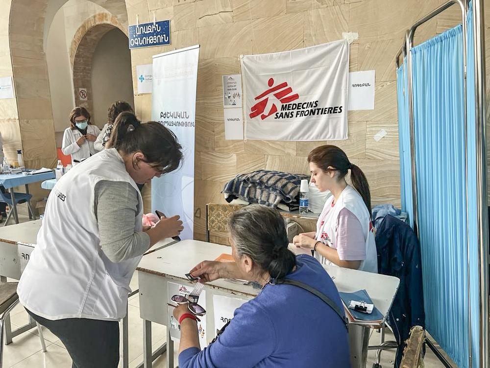 Les équipes MSF offrent des consultations en santé mentale et des premiers soins psychologiques aux personnes fuyant le Haut-Karabakh. Goris, province de Syunik, sud de l'Arménie