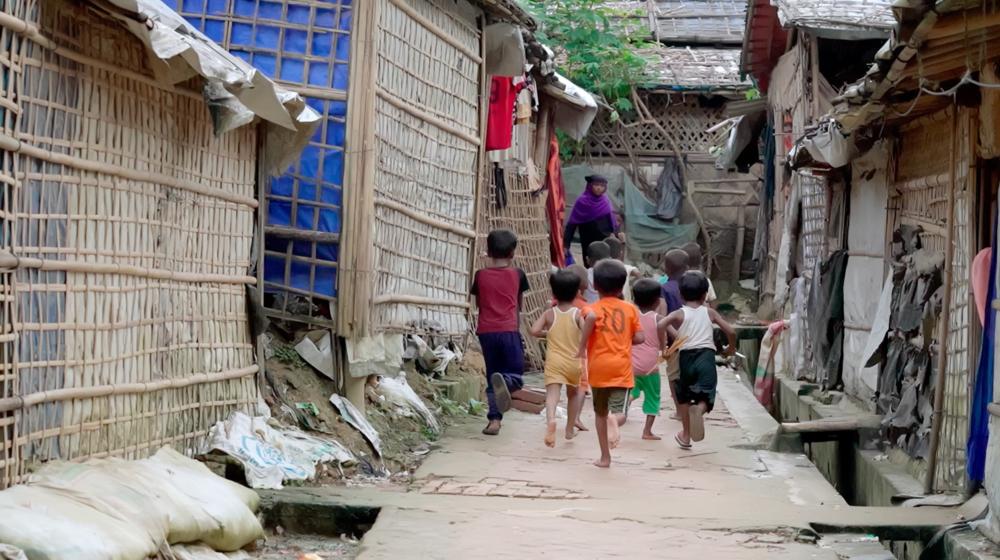 Dans les camps de Cox’s Bazar, au Bangladesh, la moitié du million de réfugiés rohingyas sont des enfants. 