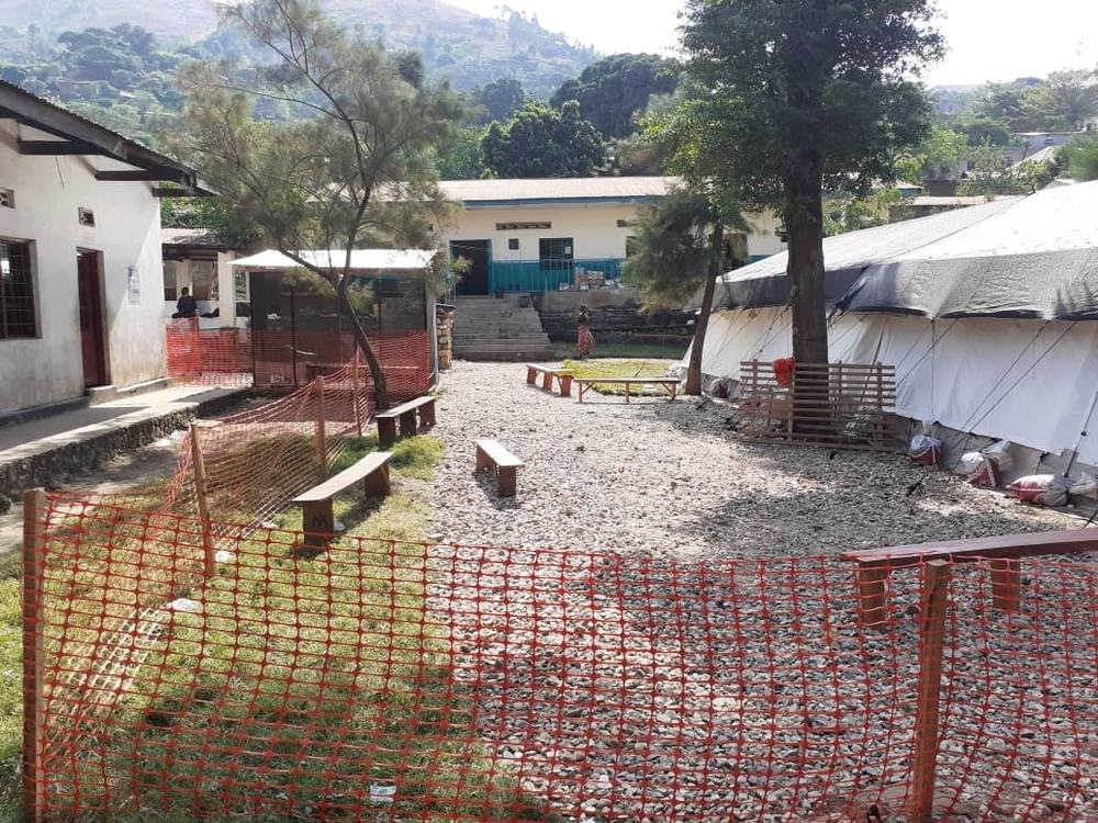 Vue de l'unité d'isolement de l'hôpital général de référence d'Uvira, soutenu par MSF dans la lutte contre le Mpox au Sud-Kivu. Juillet, 2024 © MSF