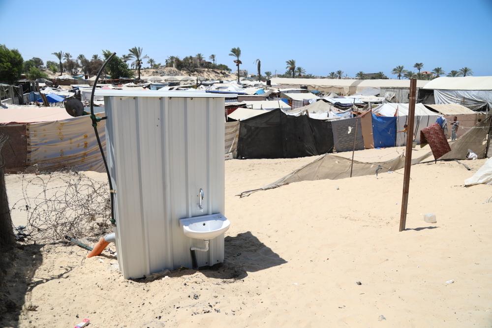 Latrines installées par PARC avec le soutien de MSF à Al Mawasi, Khan Younis, Gaza.