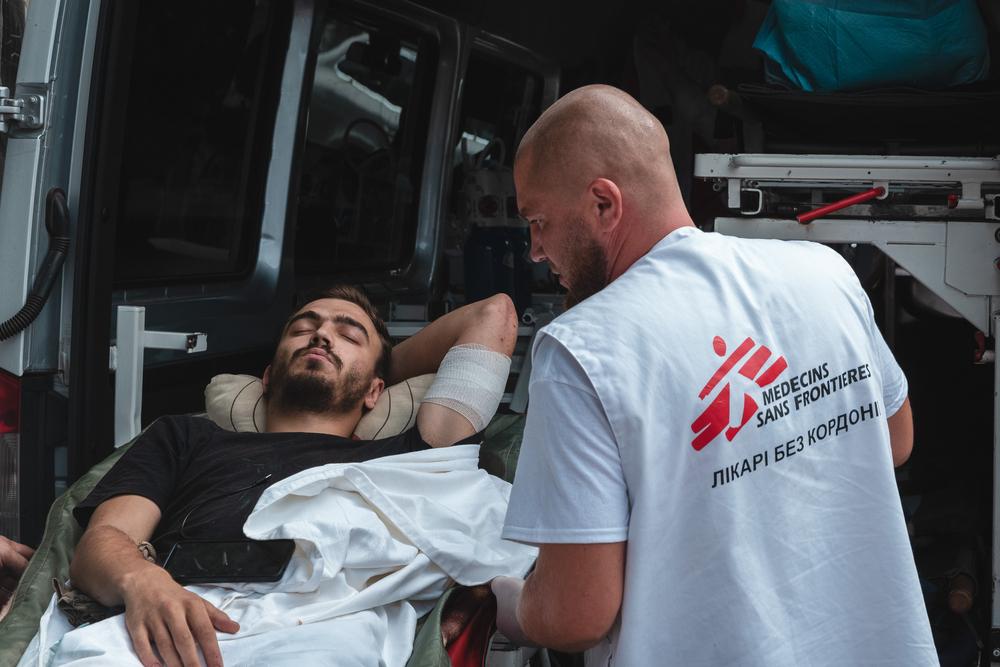 Pavlo, un patient de 25 ans blessé aux jambes