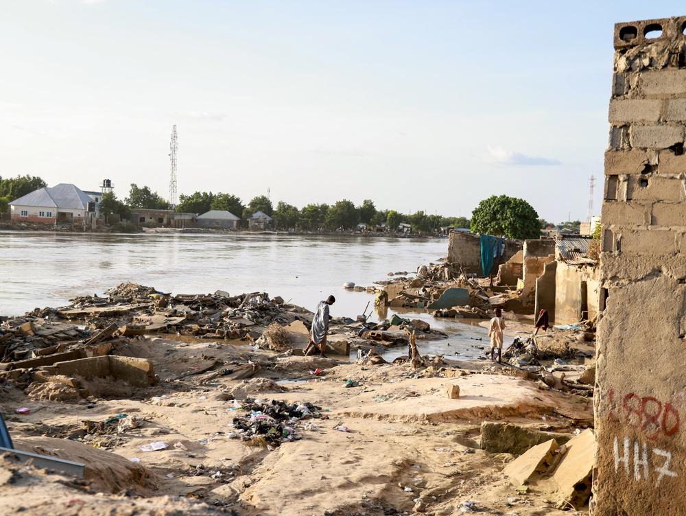 Les débris de maisons détruites par les inondations à Maiduguri, dans l'État de Borno, au nord-est du Nigéria.