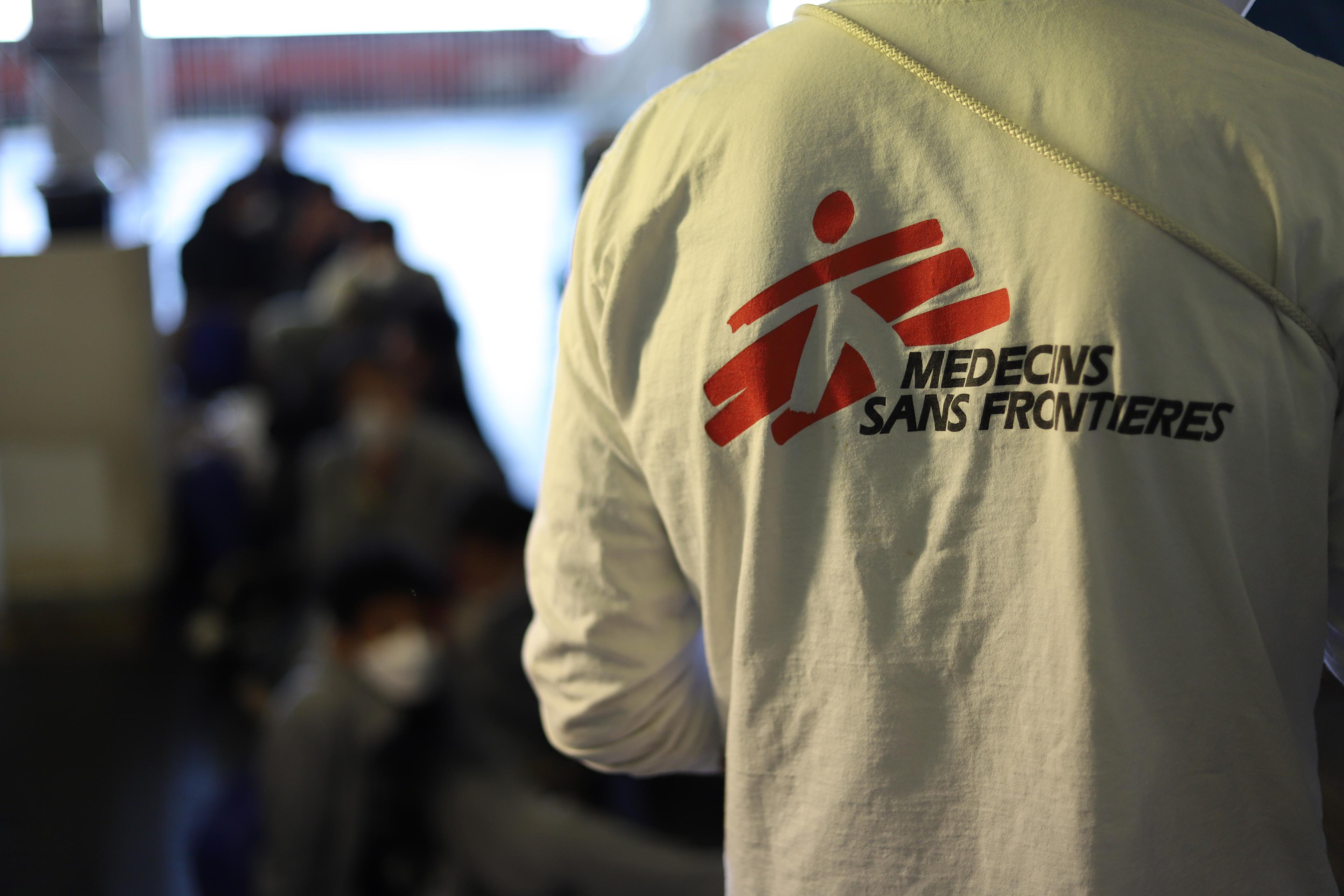 Personnel MSF de dos