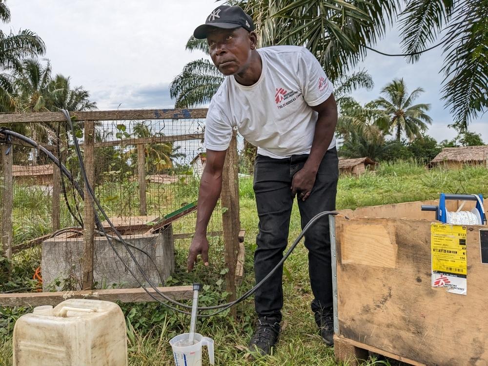 Lors de la réponse d'urgence de MSF à la rougeole à Ingende, dans la province de l'Équateur, MSF a également réhabilité le forage de l'hôpital général de référence (HGR) d'Ingende, qui n'était plus opérationnel depuis plus de 6 mois.