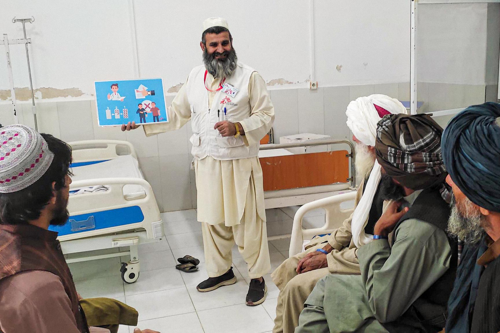 Haji Abdul Rehman Niamatullah, promoteur de santé MSF à l'hôpital provincial Boost de Lashkar Gah, dans la province d'Helmand