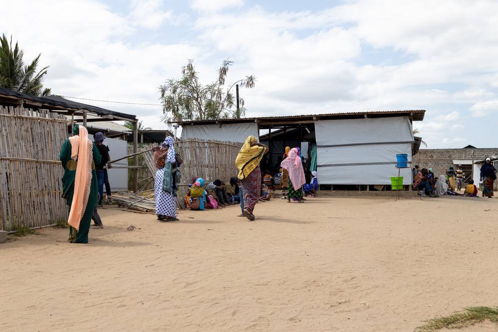 Alors que de nombreux centres de santé périphériques ont été détruits par le conflit qui touche la province de Cabo Delgado, au nord du Mozambique, depuis fin 2017, une grande partie de la population dépend du centre de santé de Nanduadua, dans la ville de Mocímboa da Praia, pour les soins essentiels.