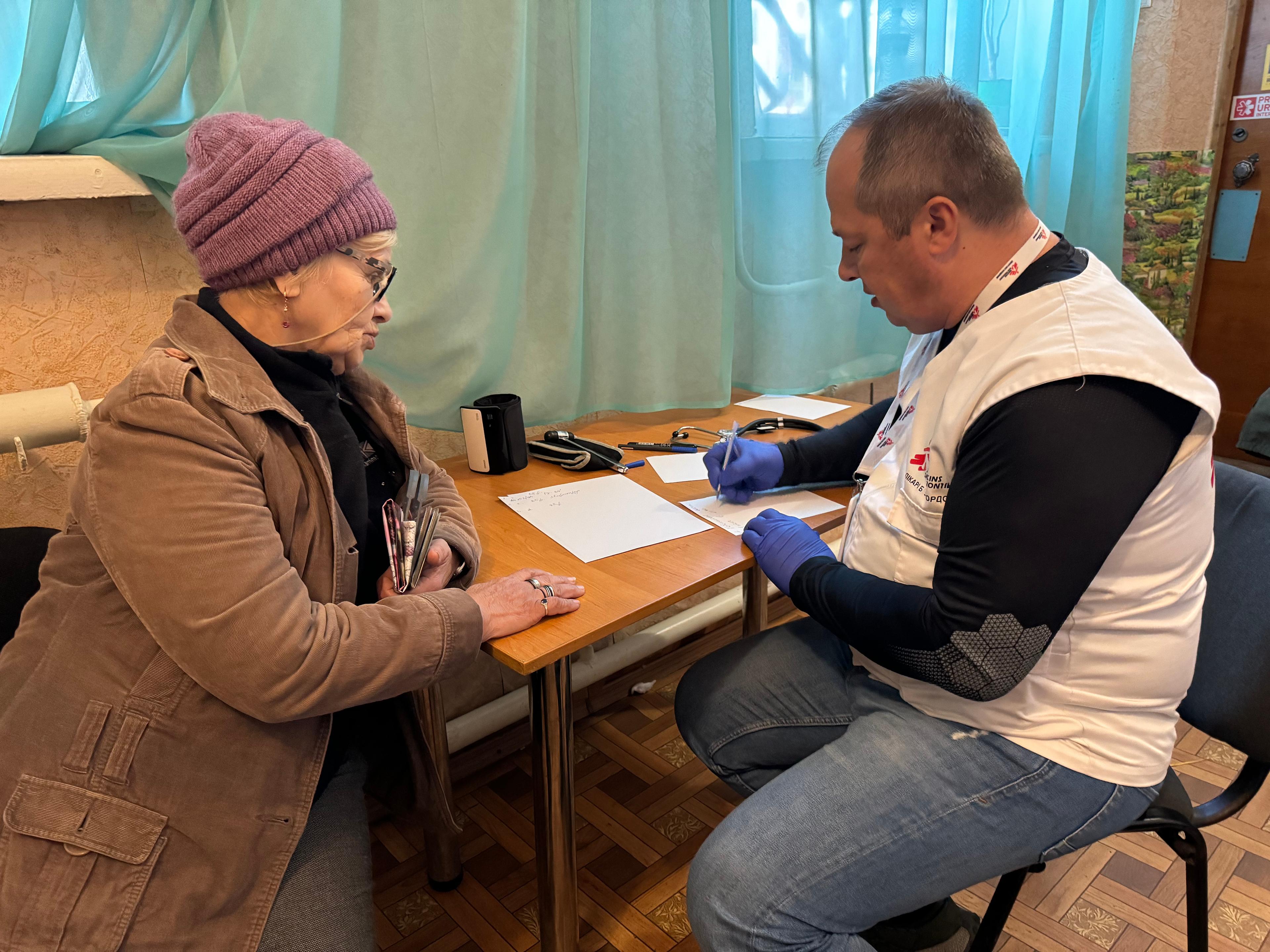 MSF doctor Oleksandr Hontariev provides a medical consultation for Nadiia Chertushkina, Pavlohrad, Dnipropetrovsk region.