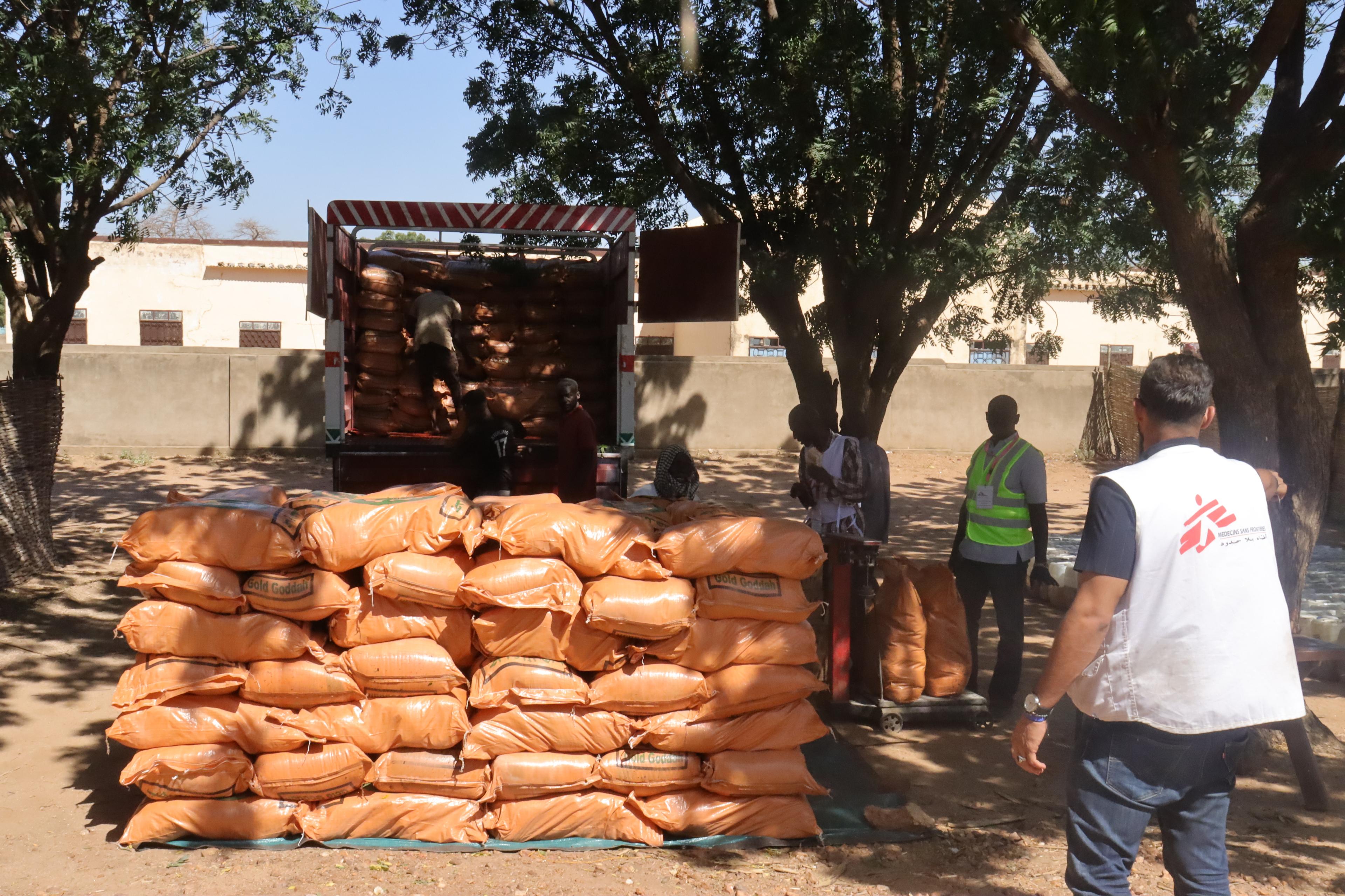 Distribution alimentaire au Darfour du Sud.