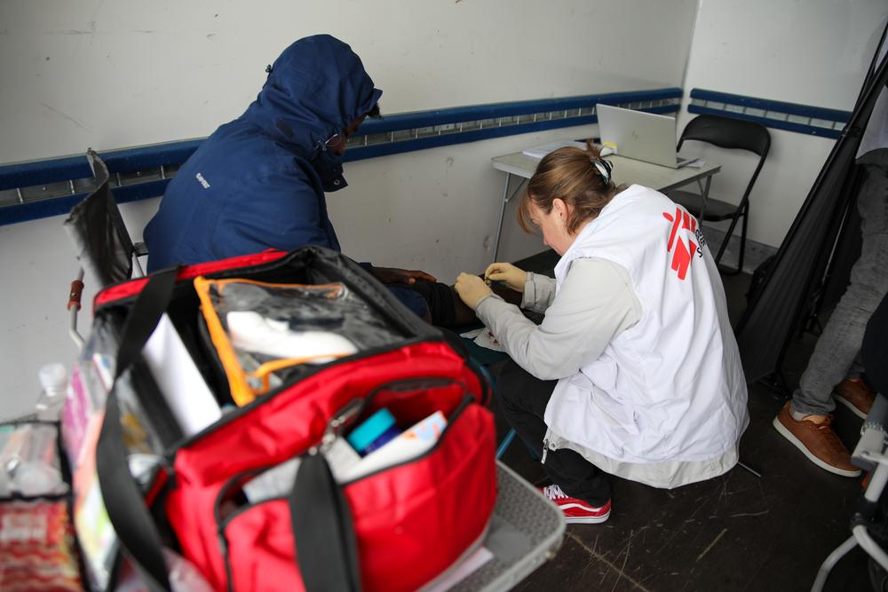 Assistance psychologique et médicale aux survivants de naufrages