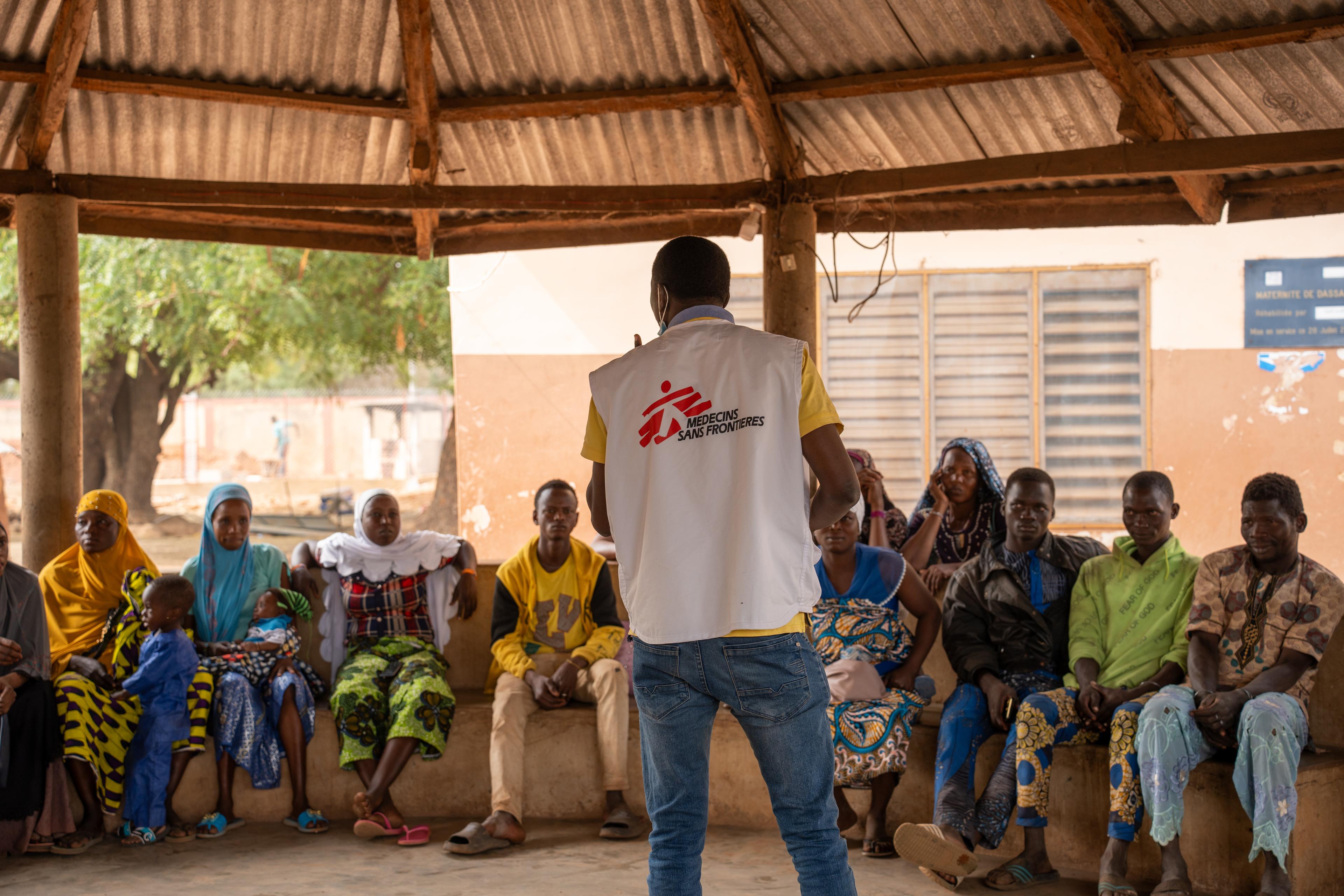 Centre de santé de Dassari, l’une des structures de Matéri, Atacora, que MSF soutient depuis août 2023 afin de renforcer la prise en charge des cas de paludisme chez les enfants de moins de 5 ans, première cause de mortalité, et chez les femmes enceintes, pour qui le paludisme peut entraîner de graves complications. 