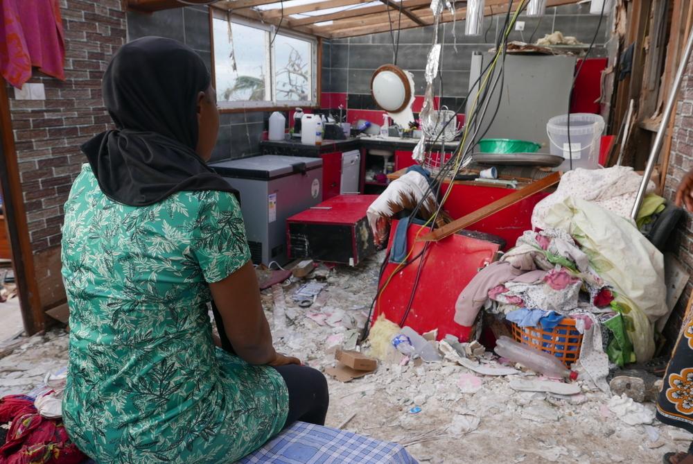 Suite au passage du cyclone Chido à Mayotte, en France, le 14 décembre 2024, les dégâts dans l'archipel sont considérables, comme ici dans le bidonville de La Vigie.