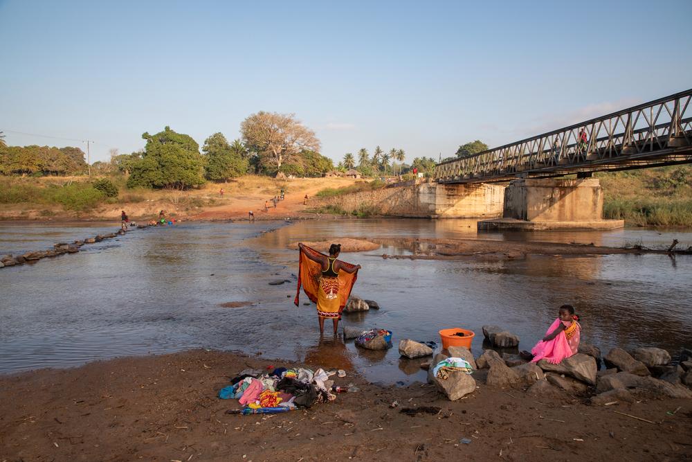 La rivière Meluli, qui coule le long de la ville de Nametil, dans le district de Mogovolas de la province de Nampula, est la principale source d’eau de la région. 