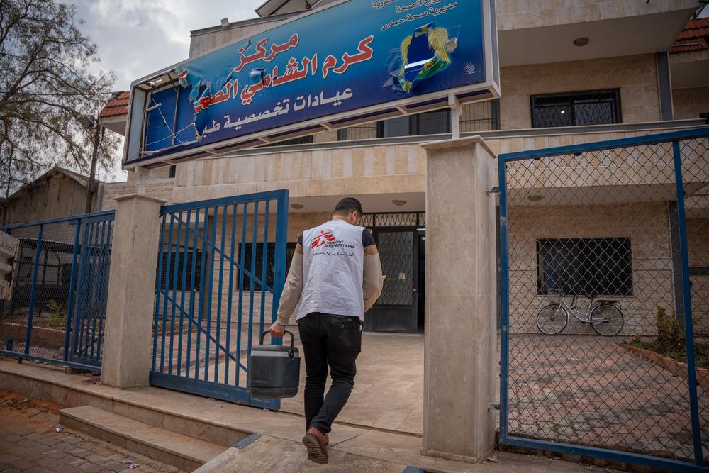 L'équipe MSF a livré des dons médicaux urgents à deux hôpitaux et trois centres de santé à Homs, dans le centre de la Syrie, après une évaluation complète de la situation sanitaire dans la région, affectée par 13 années de guerre. Syrie, Homs, janvier 2025.