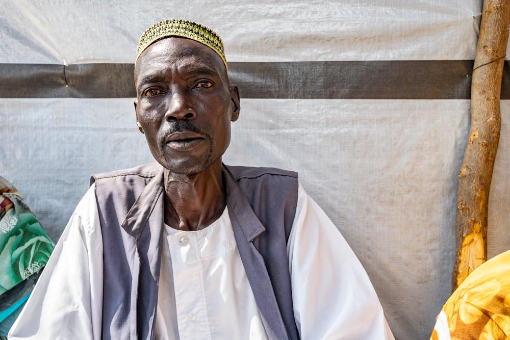 Musa Yhaia (50 ans), attendant d'être soigné après avoir passé le triage à la clinique MSF d'Atam, dans le comté de Renk.