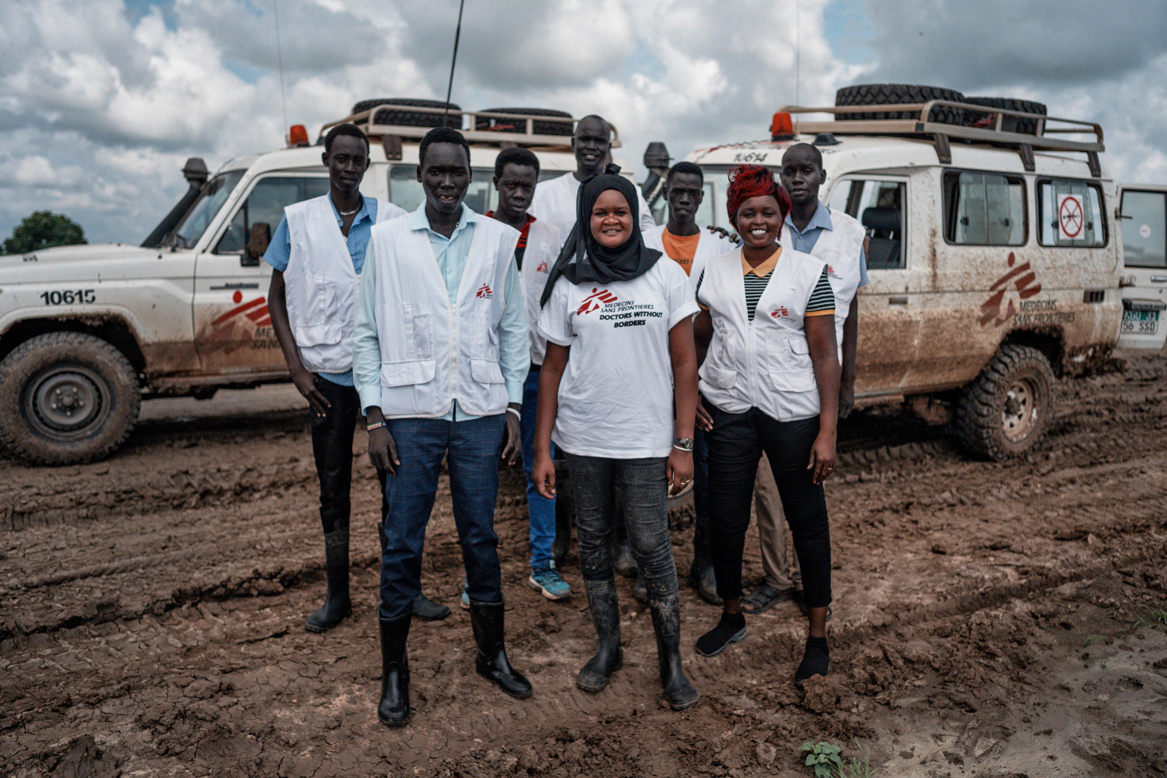 L’équipe de gestion intégrée des cas communautaires de MSF à Abyei. De gauche à droite : devant – Christopher, Awa, Regina. Derrière – Chol, Hamada, Kat, Charles, Marteen.