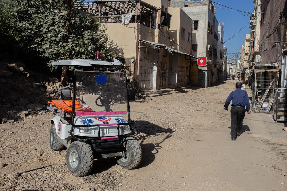 Les ambulanciers bénévoles risquent leur vie pour fournir des soins vitaux à la population du camp.