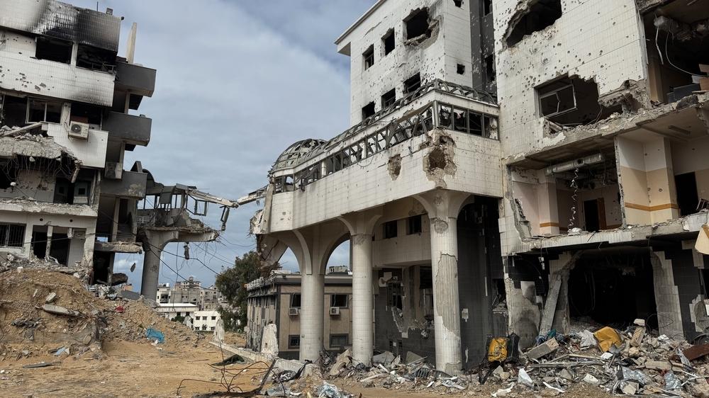 Des parties du bâtiment de l'hôpital Al Shifa, gravement détruit, dans la ville de Gaza.