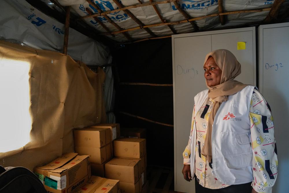 Portrait de Majda Rizq, pharmacienne et travailleuse humanitaire soudanaise, qui travaille avec MSF depuis plus de 30 ans.