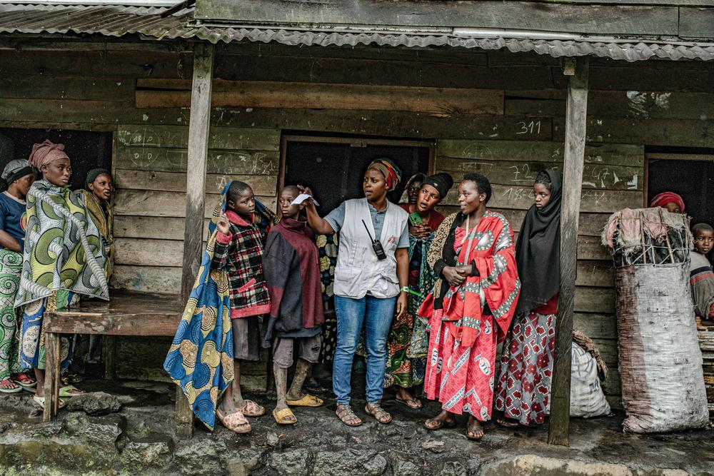 Les équipes MSF ont organisé des cliniques mobiles dans plusieurs localités reculées du Nord-Kivu afin d’évaluer les besoins des populations et d’apporter un soutien aux déplacés des camps de Goma revenus dans leur village d’origine. 