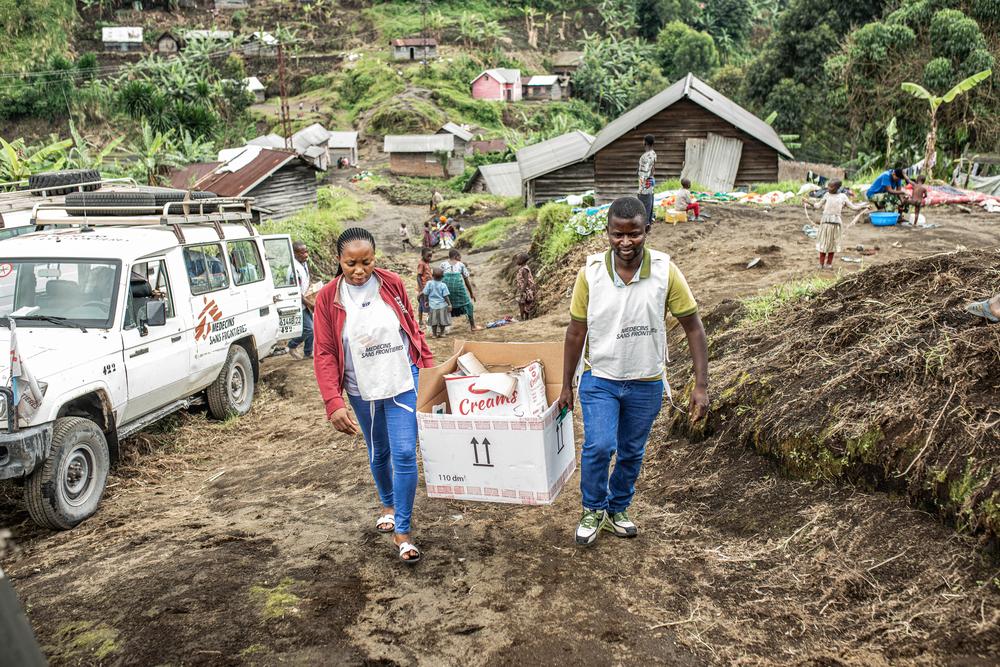 Les équipes MSF ont organisé des cliniques mobiles dans plusieurs localités reculées du Nord-Kivu afin d’évaluer les besoins des populations et d’apporter un soutien aux déplacés des camps de Goma revenus dans leur village d’origine. 