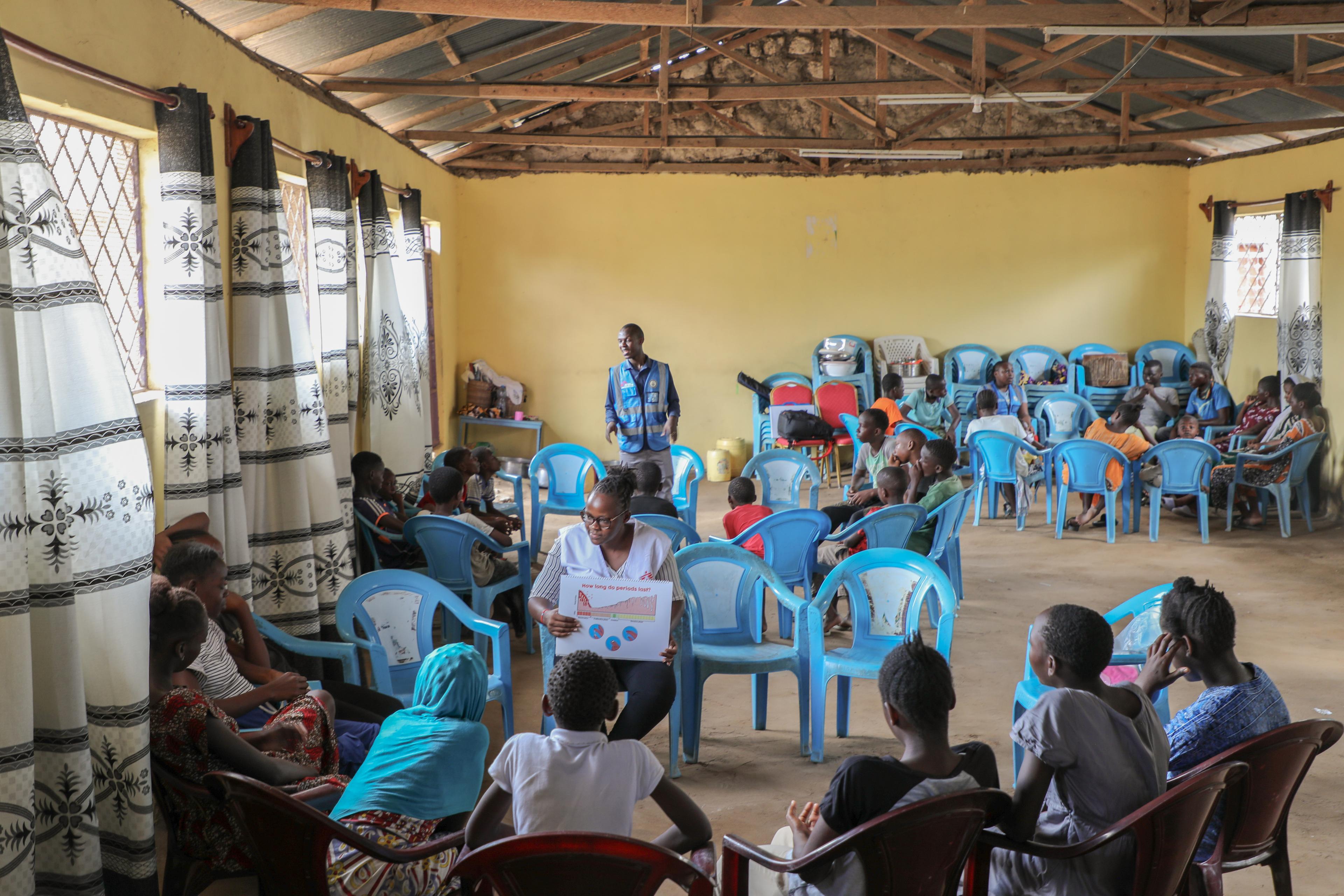 Le projet de Mombasa vise à fournir une assistance médicale et des services aux jeunes et aux populations clés âgées de 10 à 24 ans, y compris les personnes qui vendent des services sexuels, les personnes qui consomment des drogues, les personnes qui vivent dans la rue et les communautés LGBTQI+, qui sont souvent confrontées à la stigmatisation et à l'exclusion. Kenya, Novembre, 2024 © Laurence Hoenig/MSF