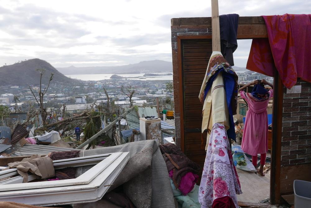Suite au passage du cyclone Chido à Mayotte, en France, le 14 décembre 2024, les dégâts dans l'archipel sont considérables, comme ici dans le bidonville de La Vigie.