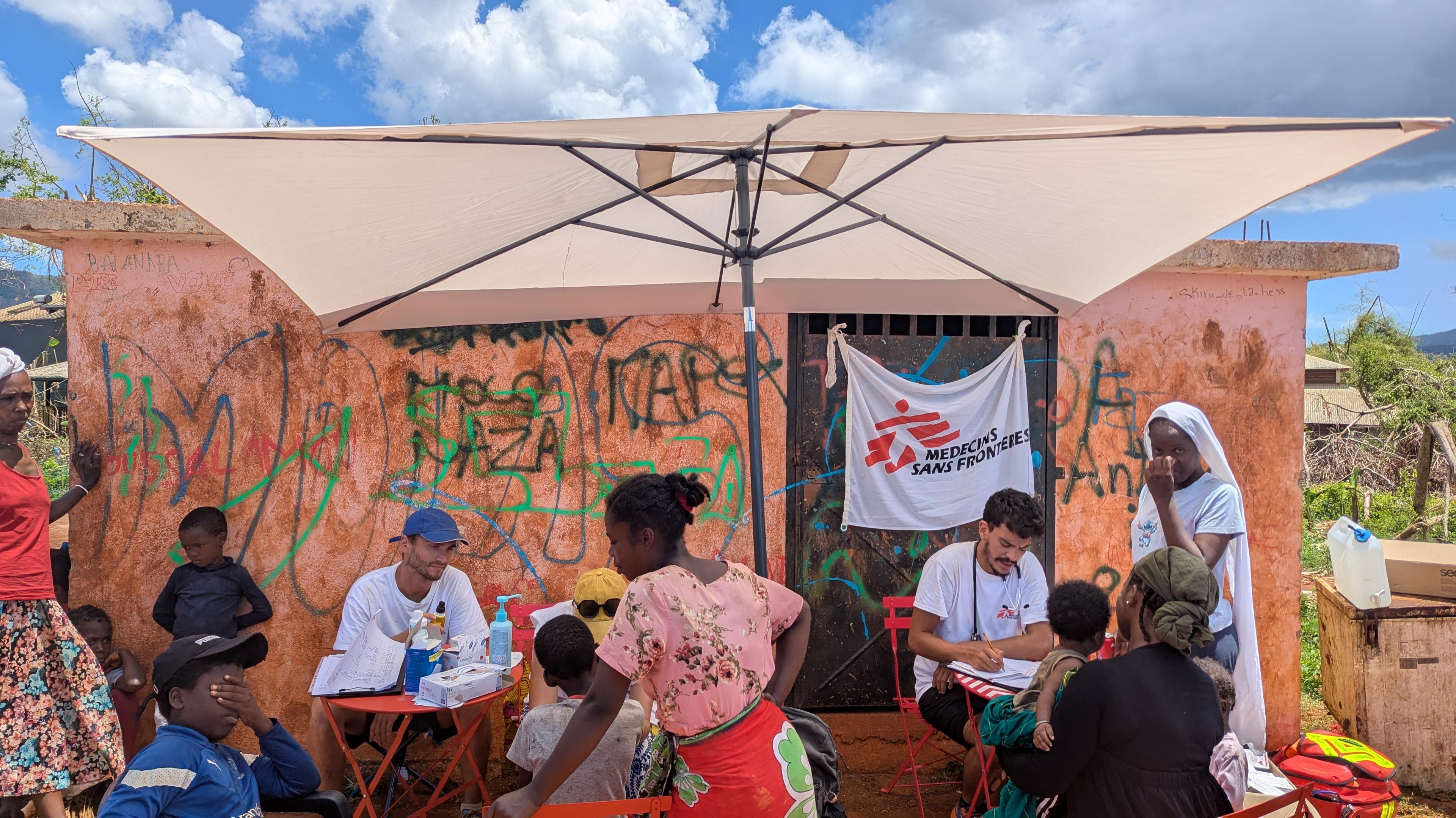 Cyclone à Mayotte : après l’urgence, l’accès aux soins et à l’eau restent limité