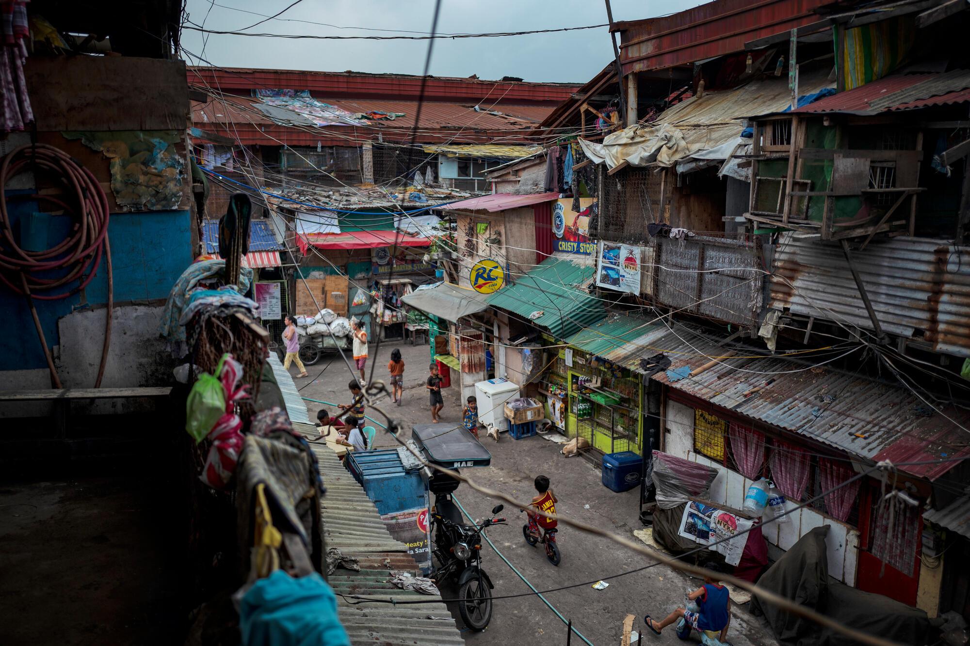 Tondo est l'un des bidonvilles les plus pauvres et les plus densément peuplés des Philippines.