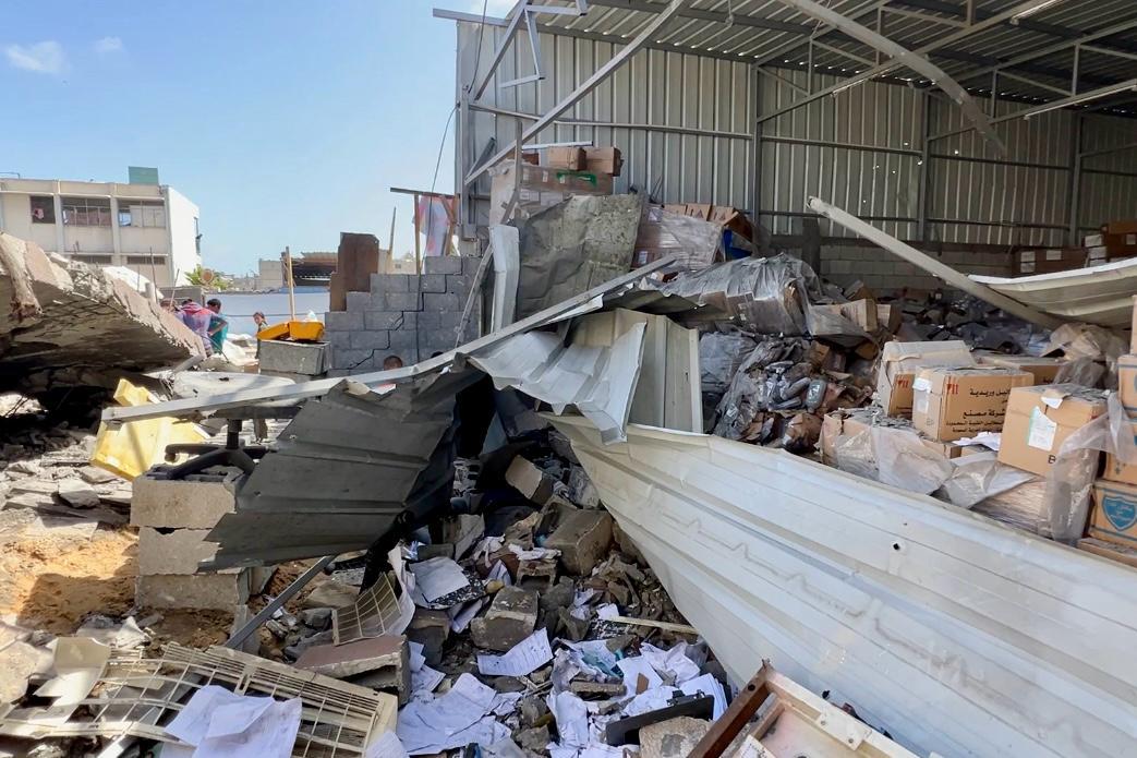 Images du stock pharmaceutique du Ministère de la santé, partiellement détruit après des frappes aériennes sur l'Hôpital Nasser le 19 mai 2025. ©MSF