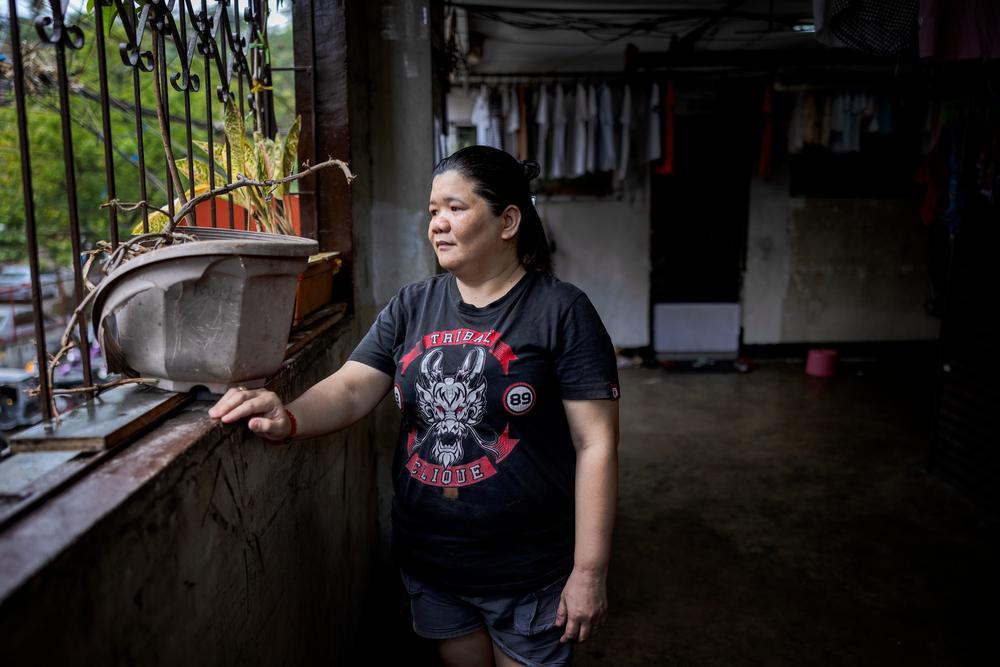 Amalia, une ancienne patiente de MSF, chez elle dans le quartier de Smokey Mountain le 13 mars 2023 à Tondo, Manille, Philippines
