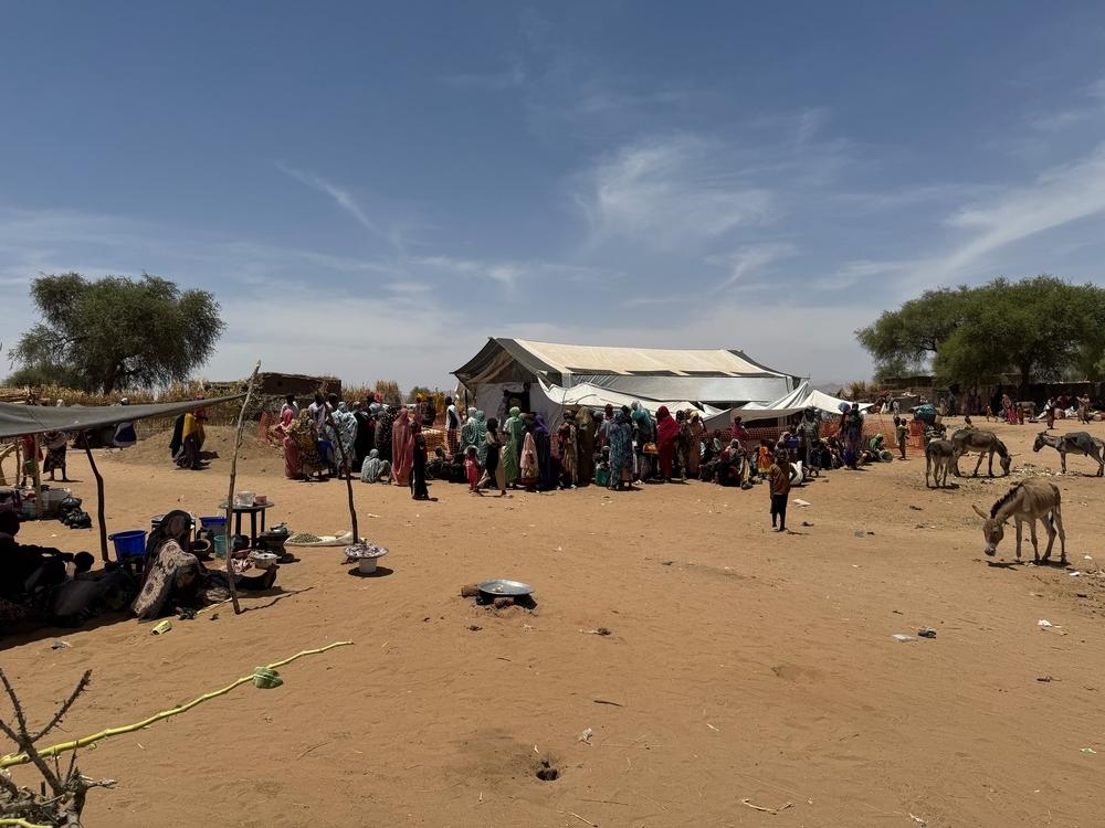 Vue du poste de santé MSF de Tawila Umda, quelques minutes avant son ouverture. 