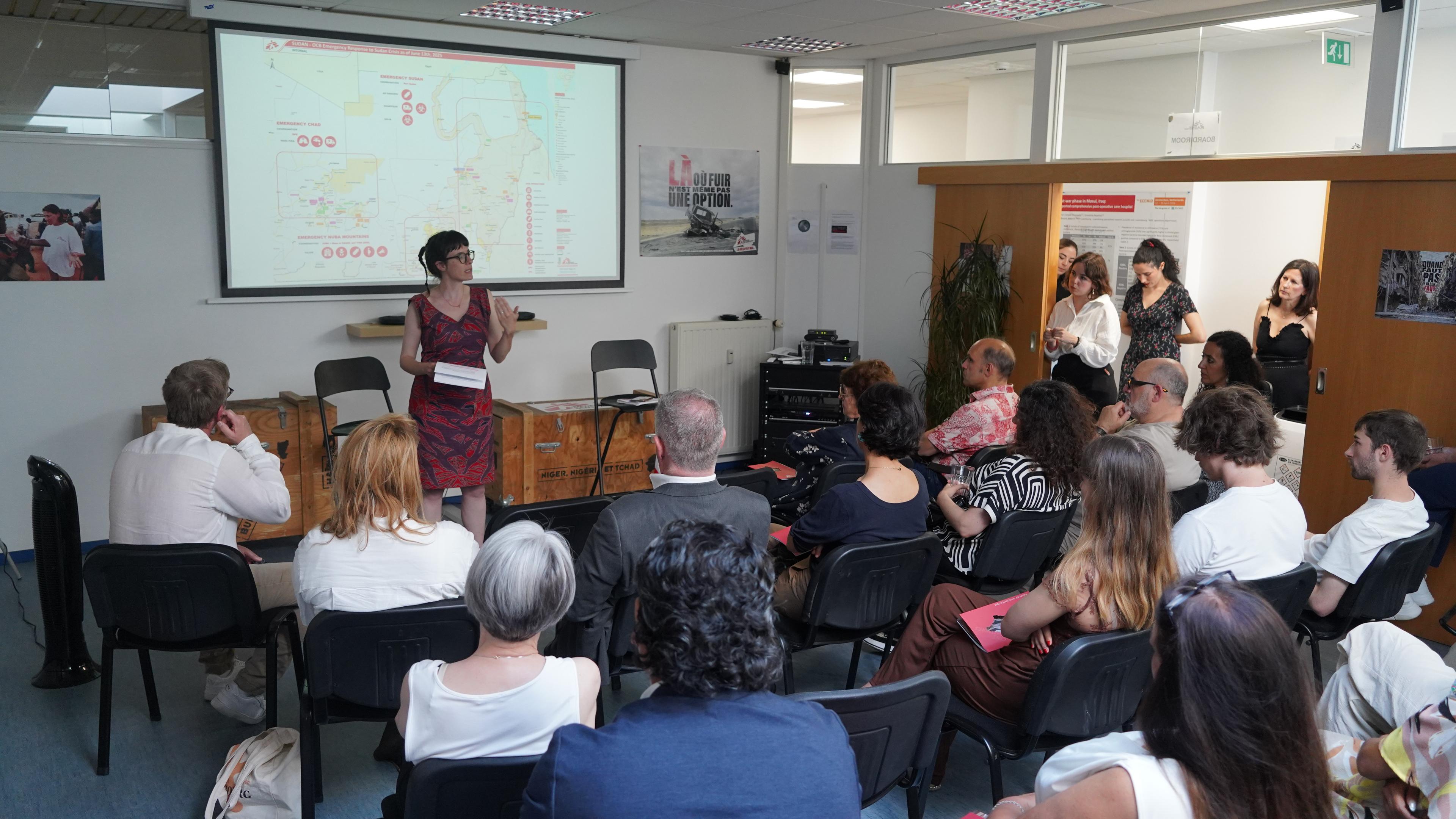 Une cinquantaine de soutiens et sympathisants de MSF ont participé dans le rencontre organisé par MSF Luxembourg, lors de la présentation du rapport d’activités 2024 de la section luxembourgeoise, et de la présentation de la situation humanitaire au Soudan fait par Claire San Filippo. Luxembourg, juin 2025. © Cristina Fernandez / MSF