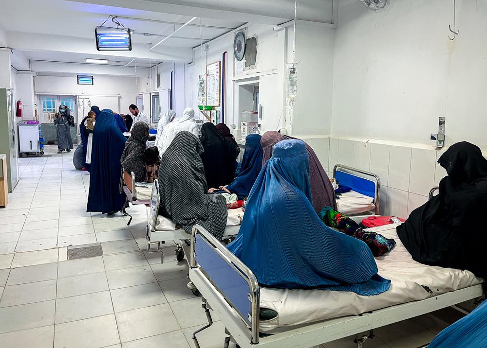 Patients aux urgences de l'hôpital provincial Boost à Lashkar Gah, province d'Helmand.