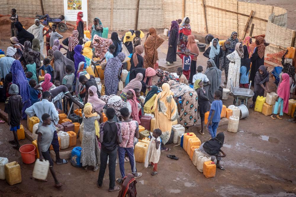 Dans le camp de transit d’Adré, les systèmes d’eau construits par MSF ont produit 654 m³ d’eau par jour rien qu’en mai.
