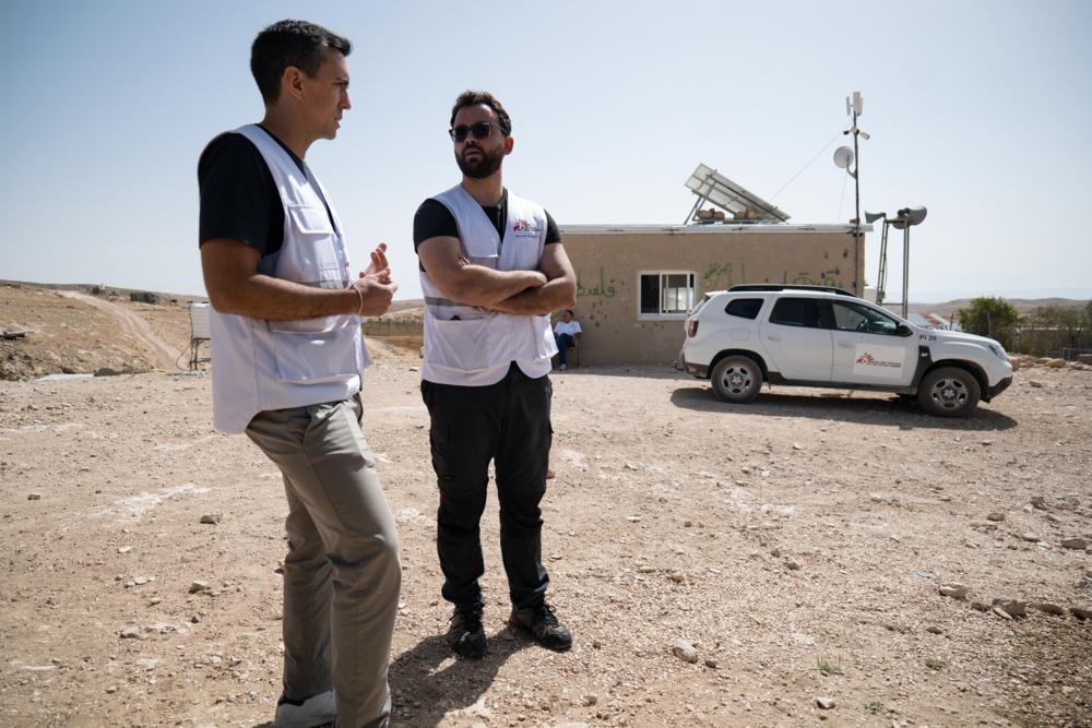 L'équipe médicale de MSF offre des consultations de santé mentale aux patientes dans la clinique mobile de MSF à Jinba - Masafer Yatta, Palestine. Mai, 2025 © MSF