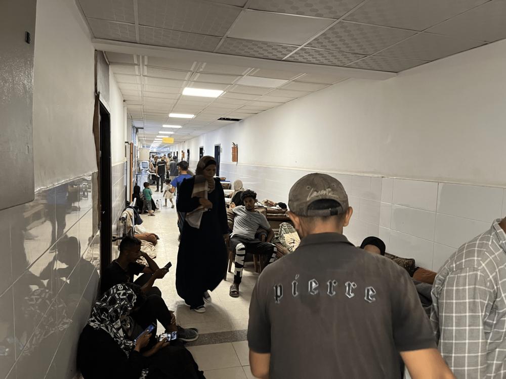 L'hôpital Nasser, dans le sud de Gaza, est surchargé de patients.
