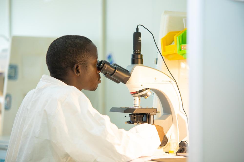 Emmanuel Oyoo, MSF laboratory technician, is using a microscope at the microbiology laboratory inaugurated at the MSF hospital in Bentiu IDP camp, Unity State.  05 September 2023 @Isaac Buay 